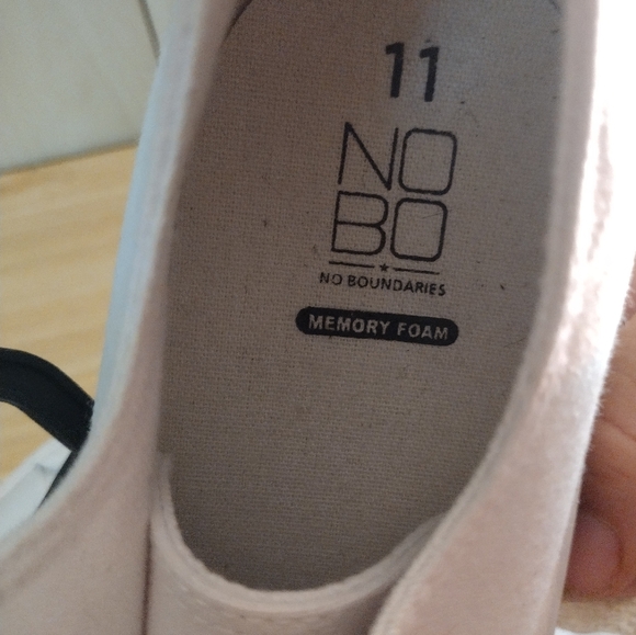 No Boundaries White Memory Foam Sneakers - Size 11 - Picture 5 of 5